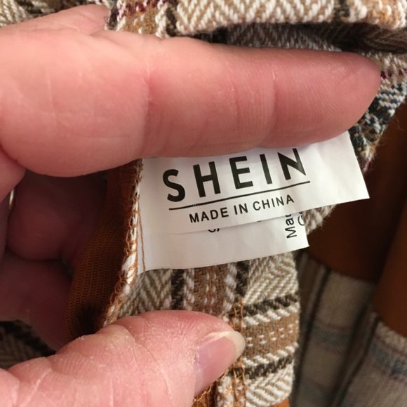SHEIN Cropped Plaid Flannel - Picture 2 of 8